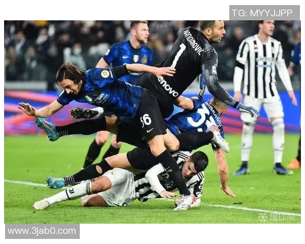 11年超级杯国米与米兰球迷激情对决场外热情不减