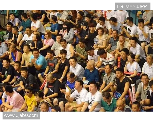 欢迎回家! 3000多球迷迎候南通队归来 欢迎回家! 3000多球迷迎候南通队归来